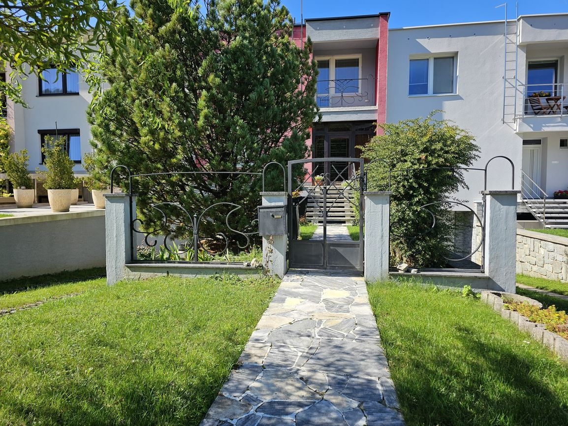 Predaj 5 izb.radového domu v mestskej časti Budatín - 18