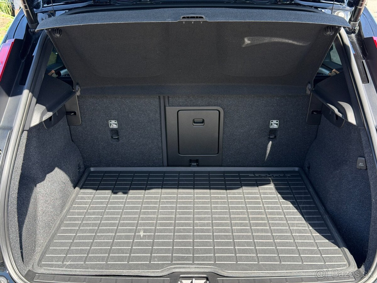 Volvo XC40 1.5 T3 A/T V ZÁRUKE - 18