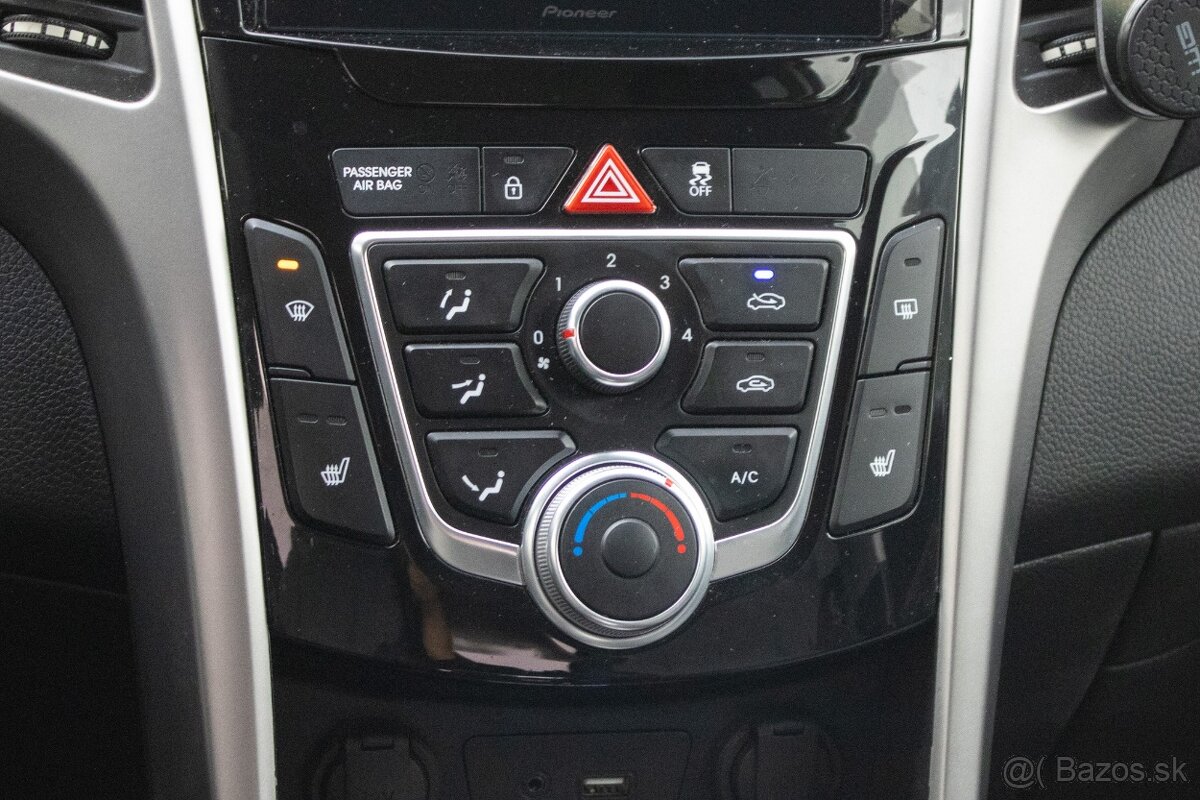 Hyundai i30 CW 1.6i CRDi VGT Family - 18