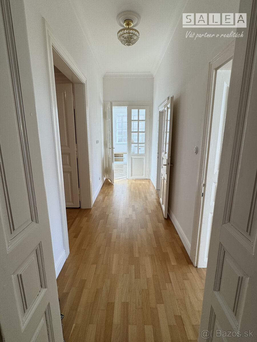 Rodinný dom vhodný na bývanie alebo reprezentatívne kancelár - 18