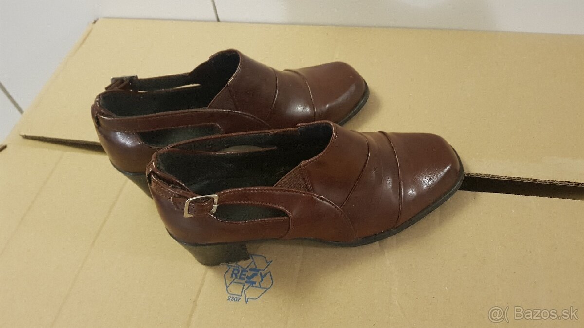 Adidas 35, Nike 36/37, 38, topanky 36 a 2x lodicky 37 - 18