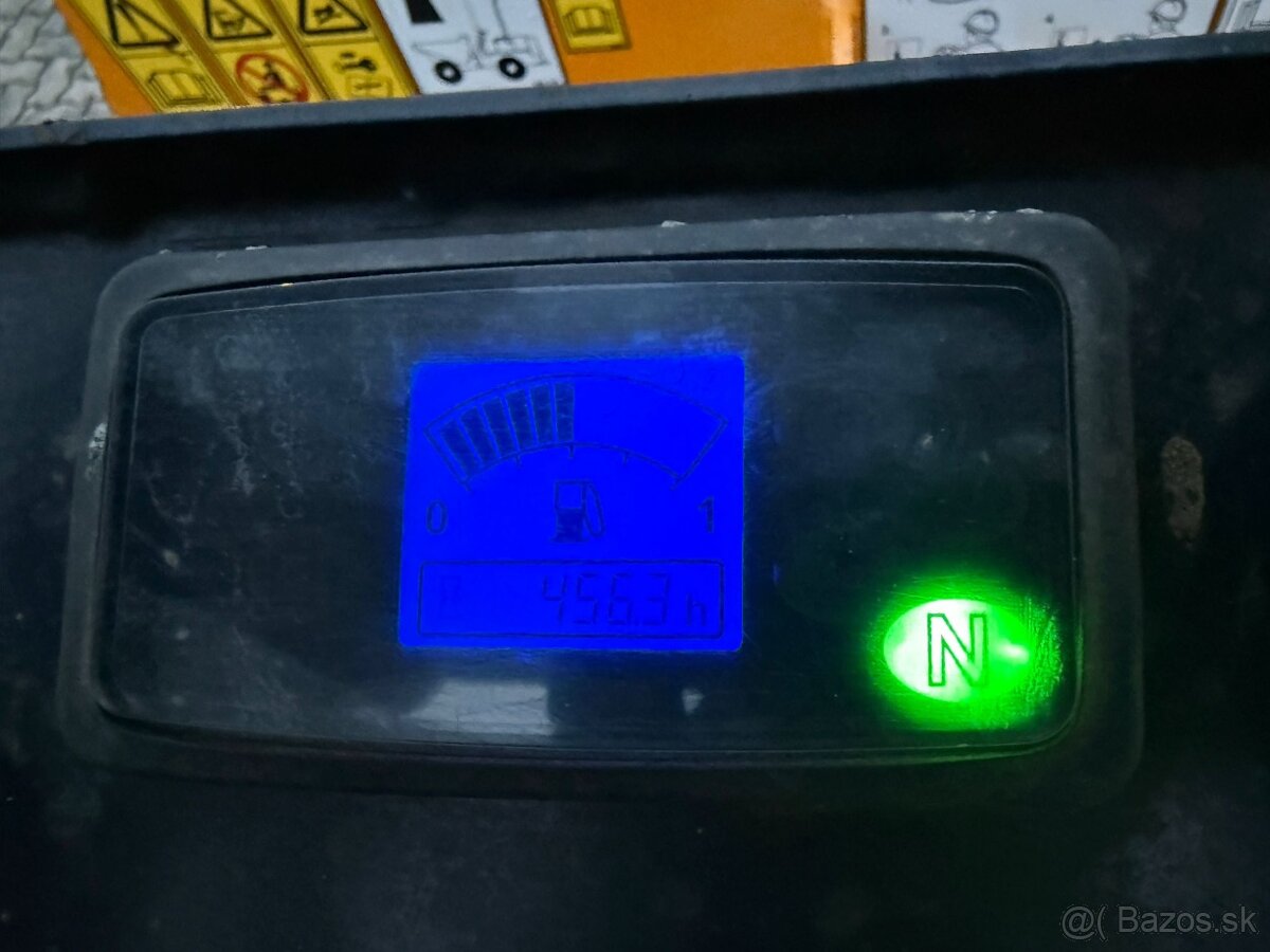 Kolový dumper JCB 1T - 2S5 - 18