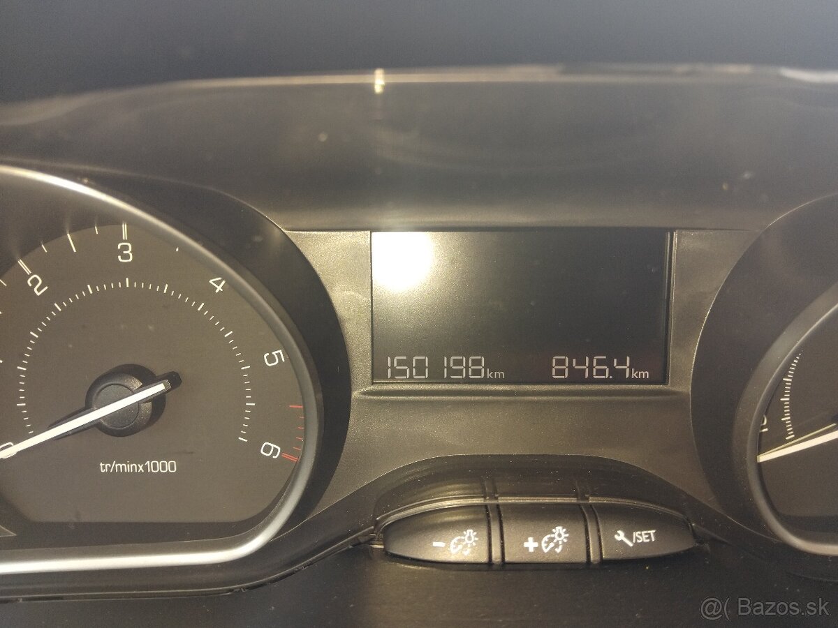 Peugeot 208 HDI 1,6 - 18