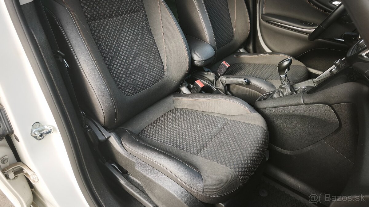 Opel Zafira Tourer Benzín LPG - 18