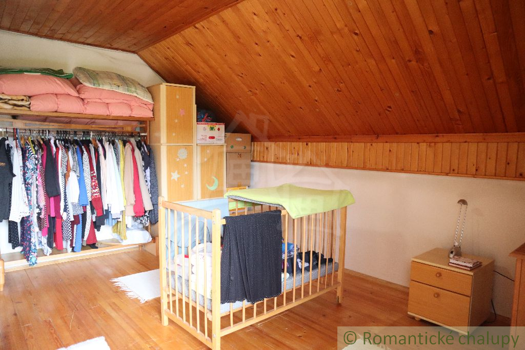 Priestranný rodinný dom s peknými výhľadmi v Hriňovej - 18