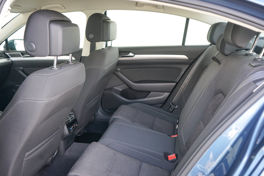 34-VOLKSWAGEN Passat, 2018,nafta,2.0TDI Comfortline,110kW - 18