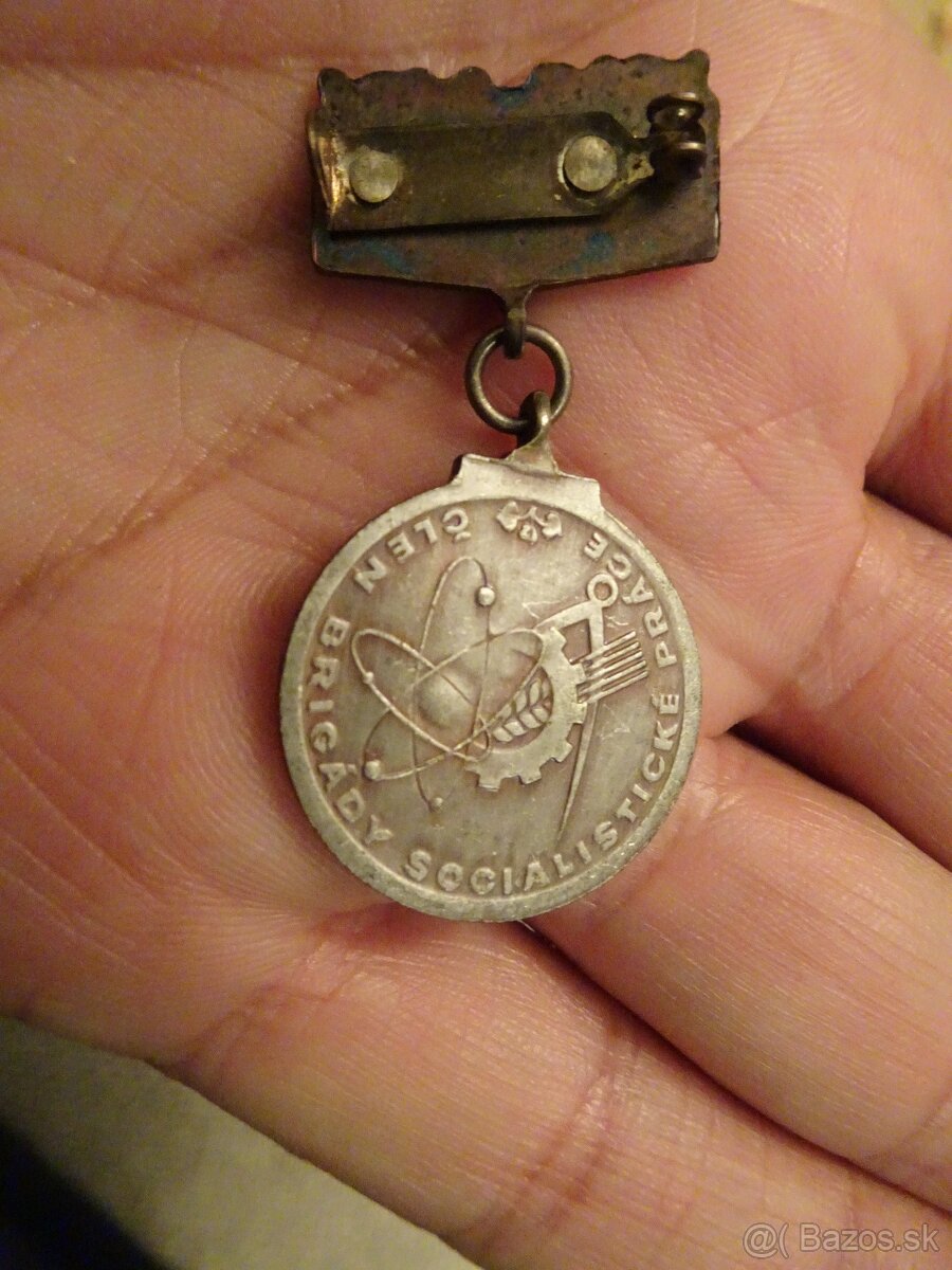 Predám rôzne odznaky, aj Brigáda socialistickej práce. - 18