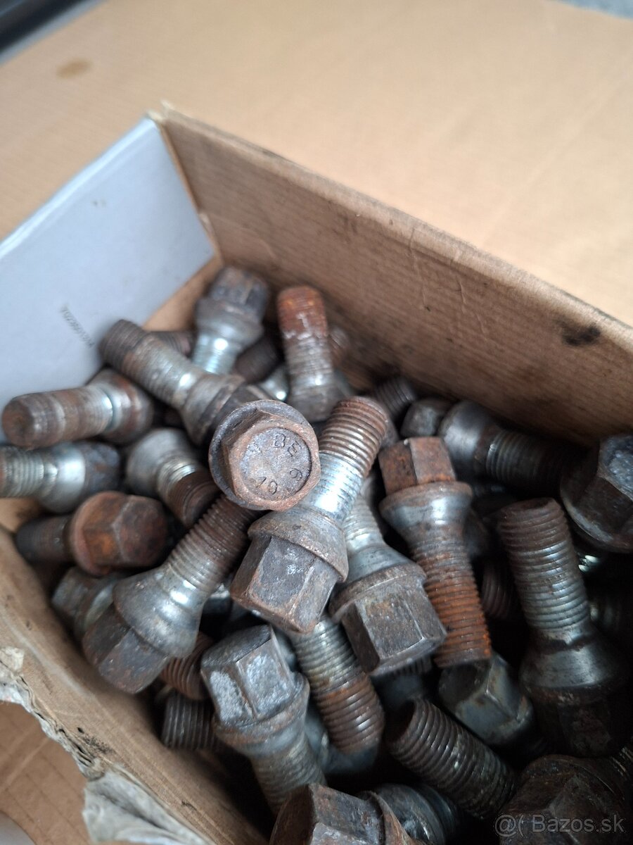 skrutky na kolesa M14 + bezpecnostne skrutky + krytky - 18