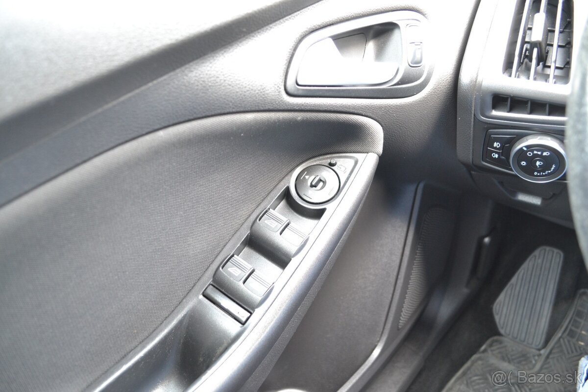 Ford Focus Kombi 1,0 EcoBoost - 18