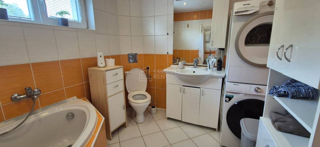 Predaj: Pekný rodinný dom s veľkým pozemkom Hlboké nad Váhom - 18