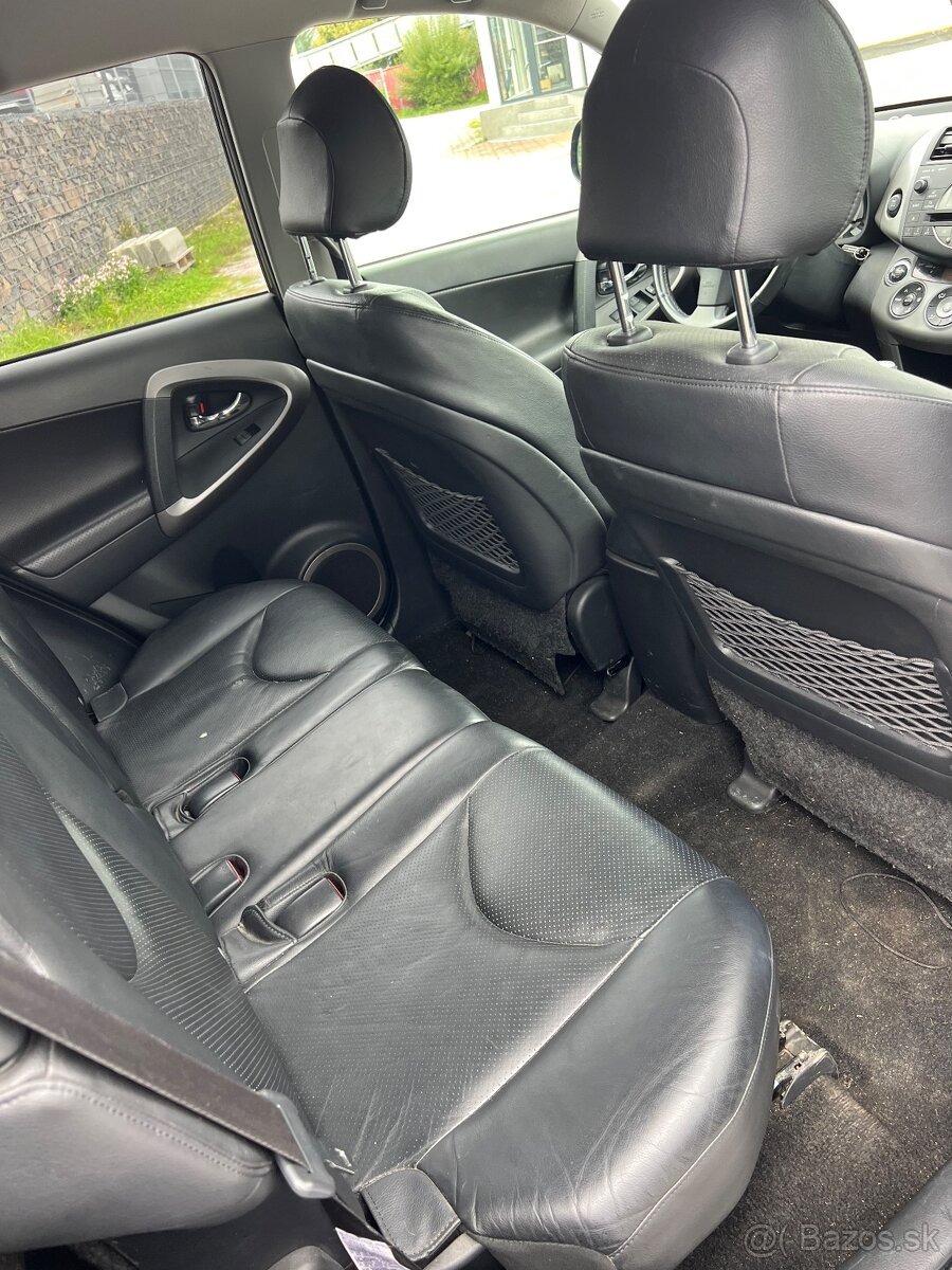 Toyota RAV4 2.2 D-4D 180 X+ - 18