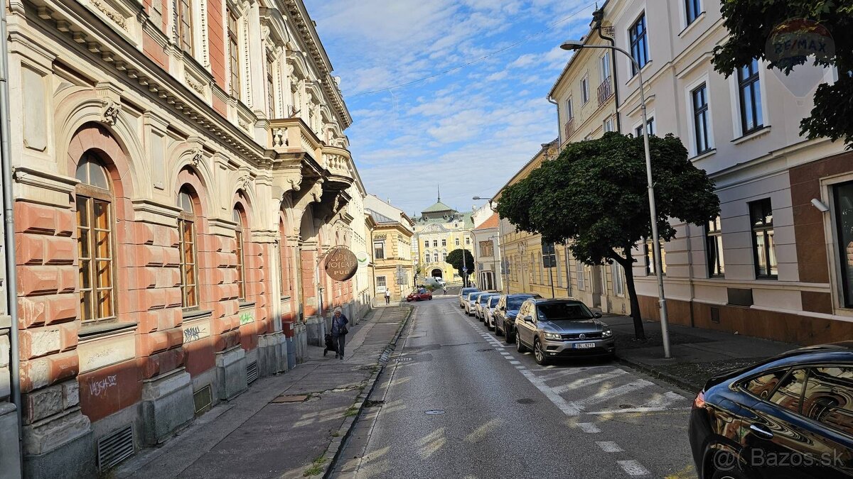 Obchodno-administratívne priestory na prenájom, Farská 10, N - 18