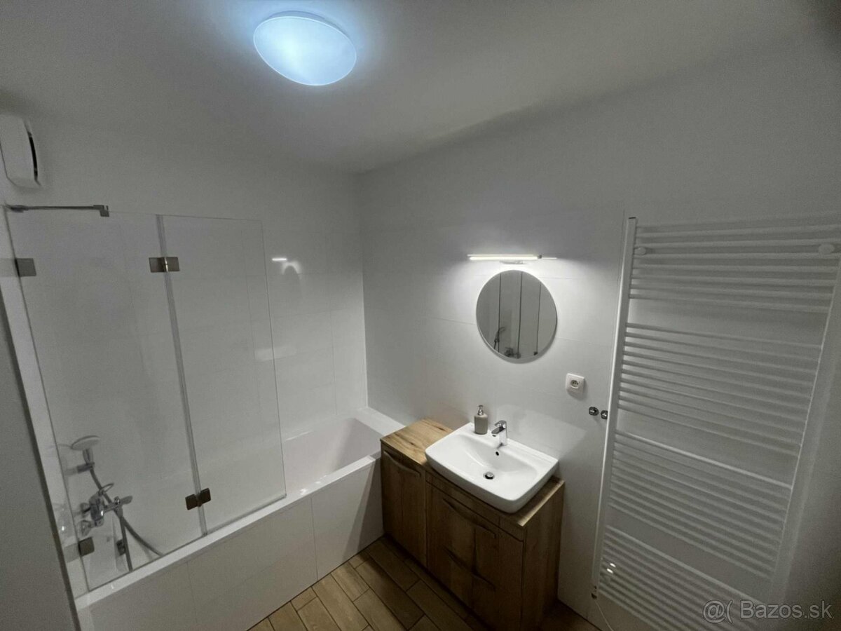 Moderný 2-izbový kompletne zariadený byt s loggiou a parkova - 18