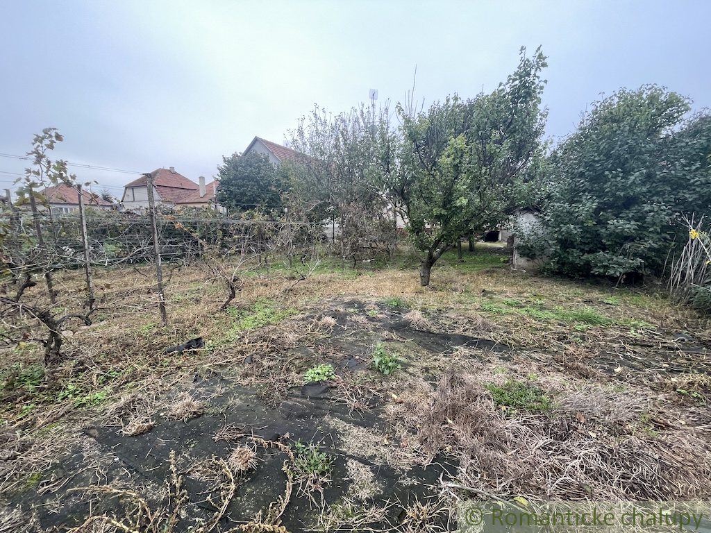 Trojizbový rodinný dom v kľudnej časti mesta Šurany - 18