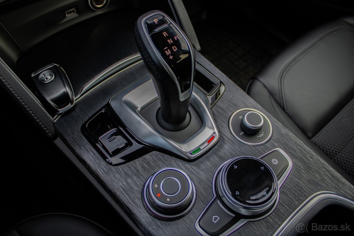 Alfa Romeo Stelvio 2021 - 18