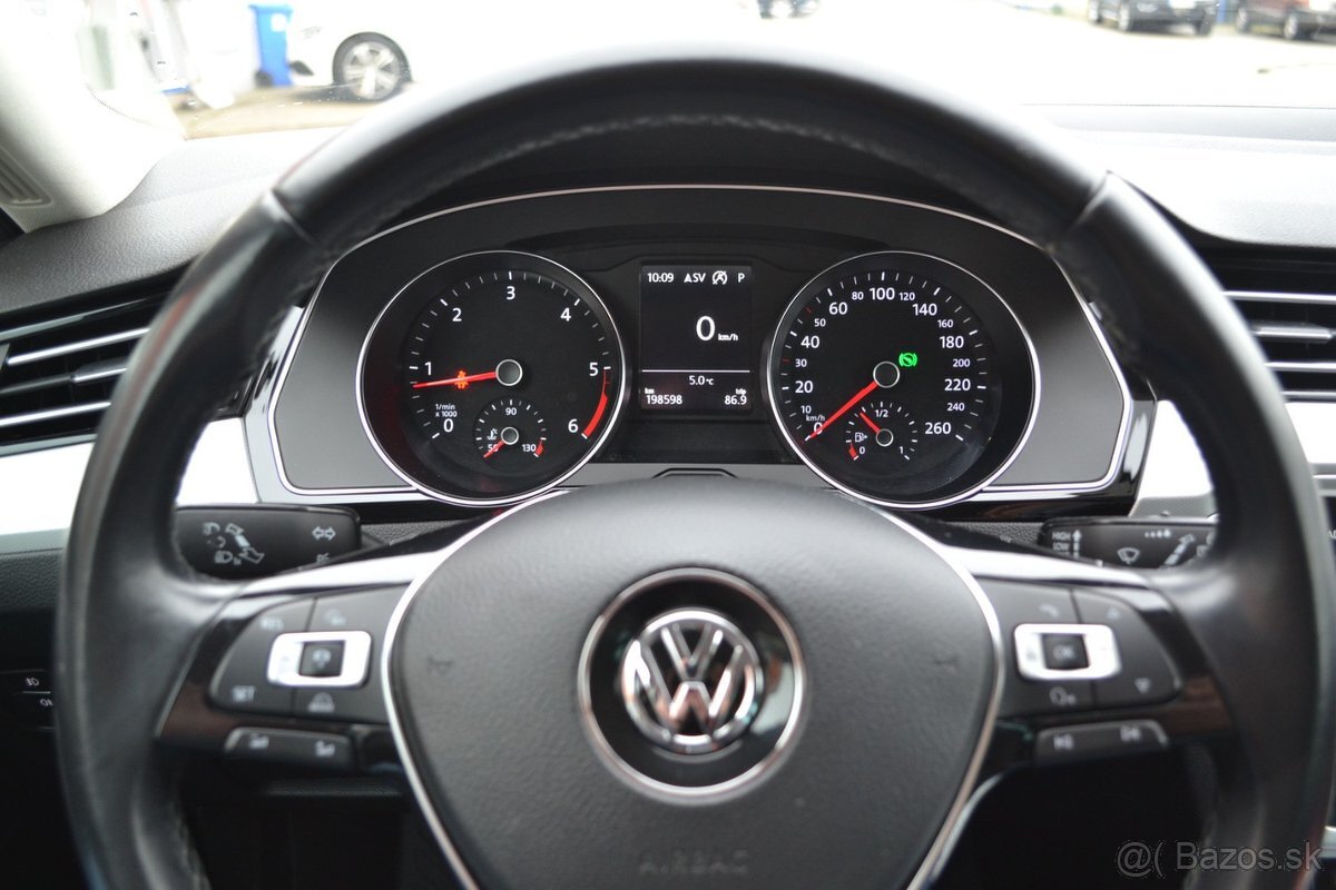 Volkswagen Passat Variant 1.6 TDI BMT DSG - 18