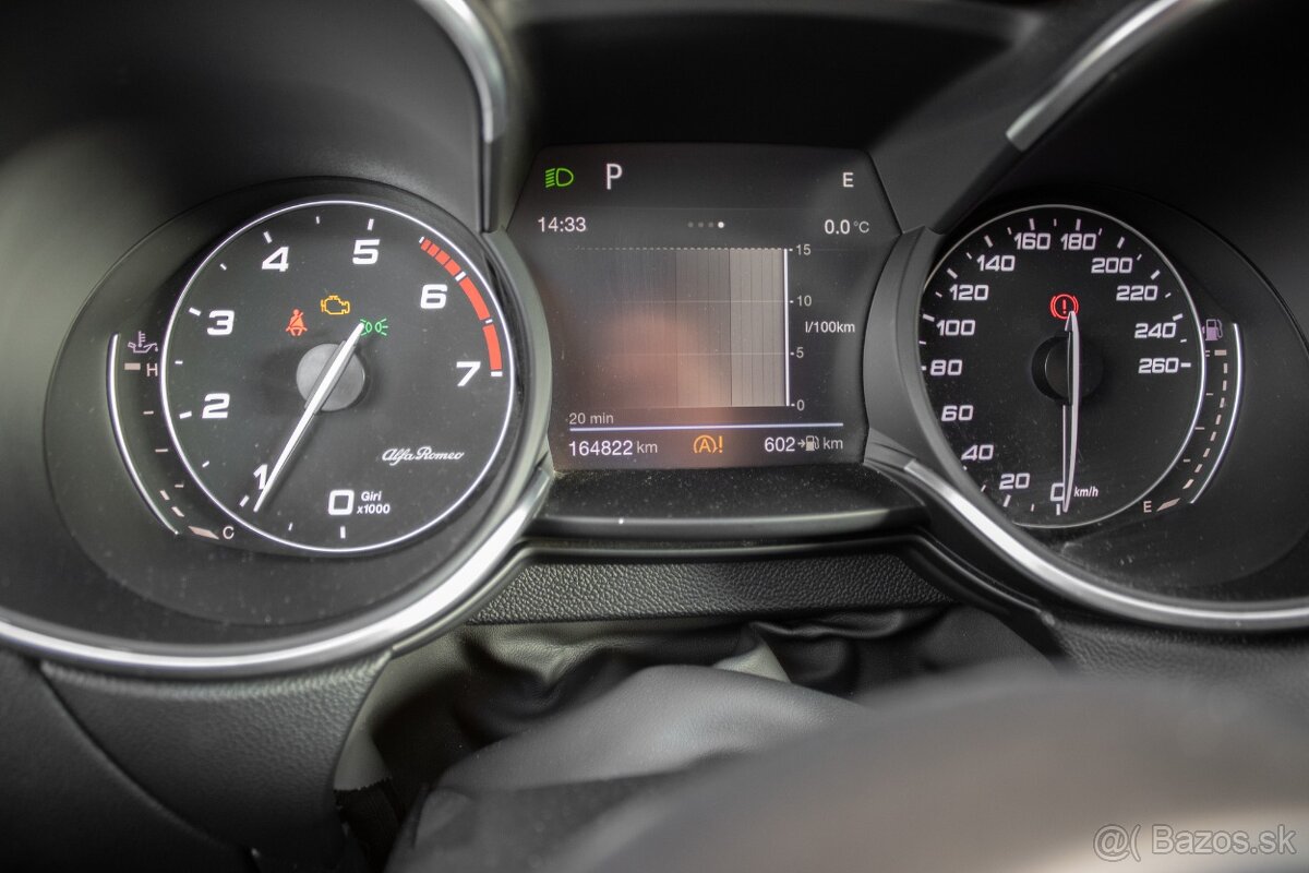 Alfa Romeo Stelvio - 18