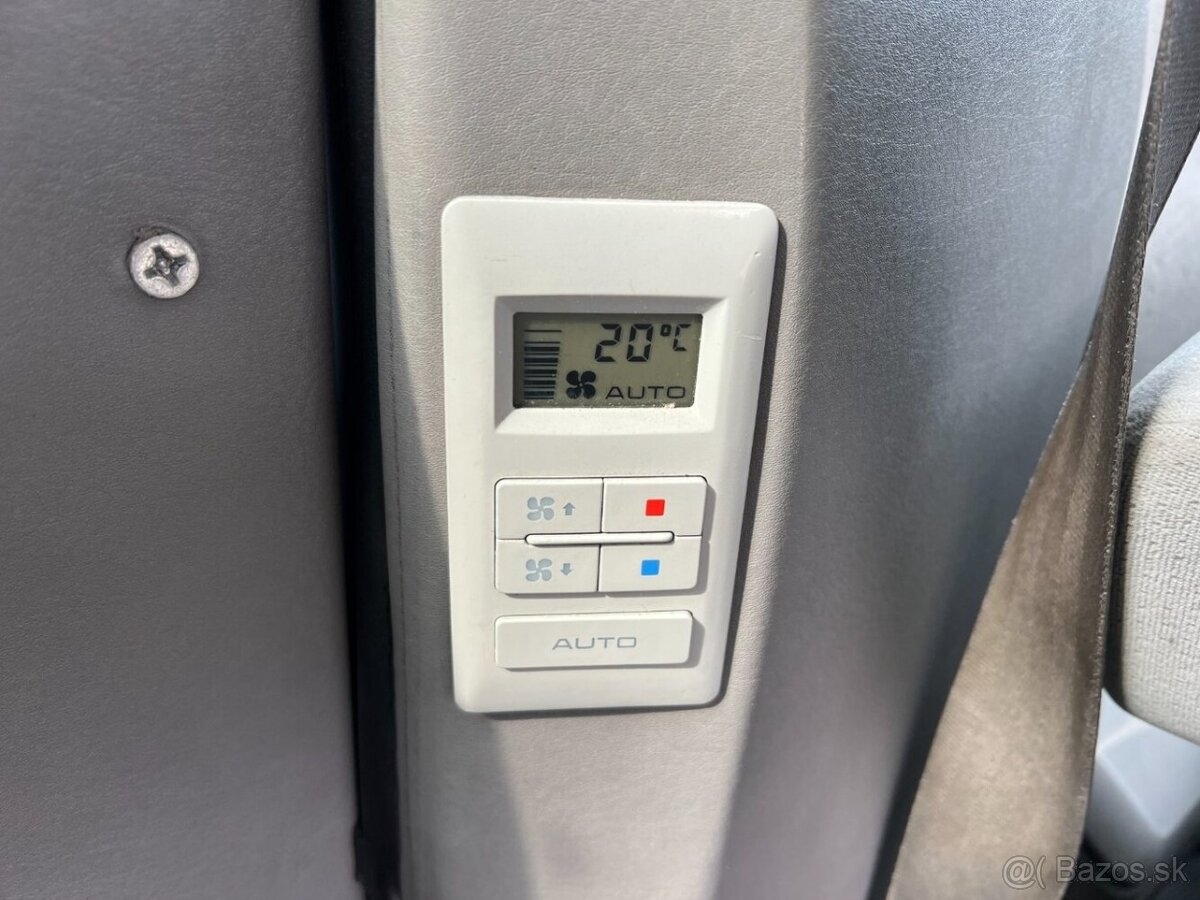 Volkswagen Caravelle 2.5 TDi 9 míst digi klima TZ - 18