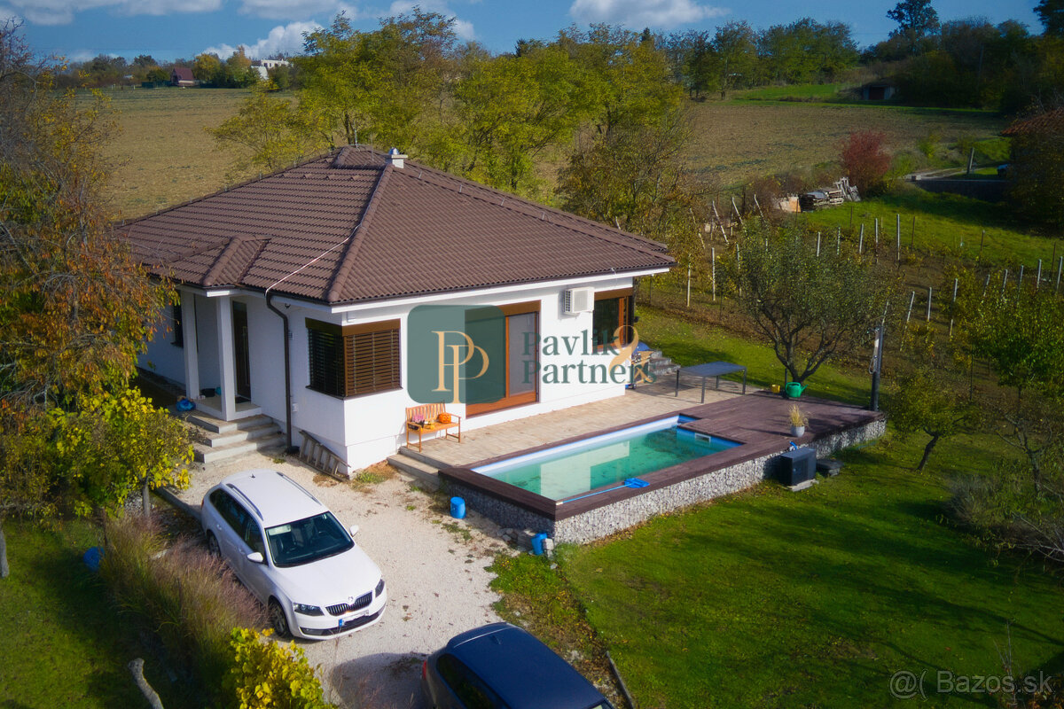 Predaj krásny zariadený 4 izbový rodinný dom, bazén, 760m2 p - 18