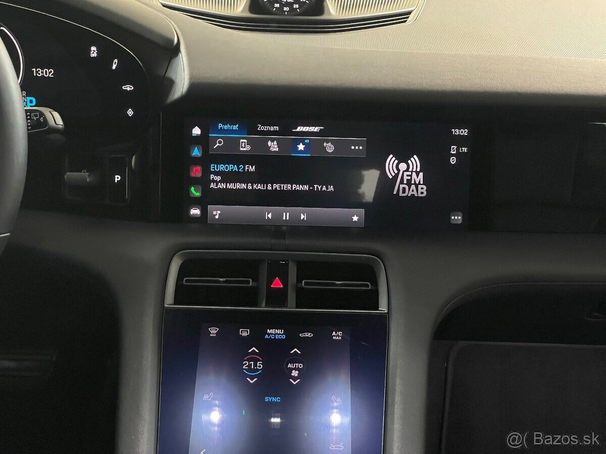 PORSCHE Taycan Cross Tourismo 4 - 18