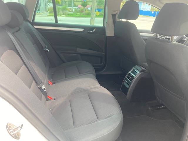 Škoda Superb Combi 2.0 TDI DSG,2015,NAVI,XENON - 18