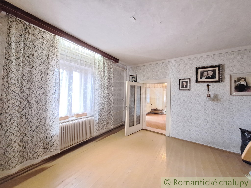 Zachovalý trojizbový rodinný dom s garážou v centre poduna - 18