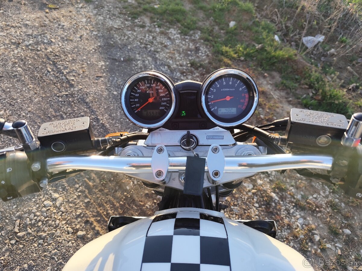 Suzuki GSX 1400 - 18