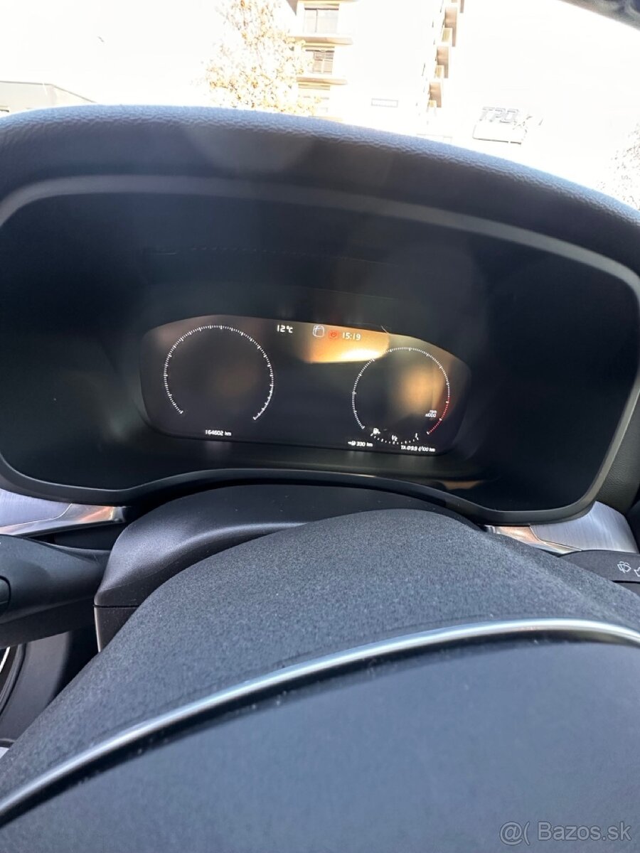 Volvo V60 2.0 4×4, rok 2020 – plná výbava - 18