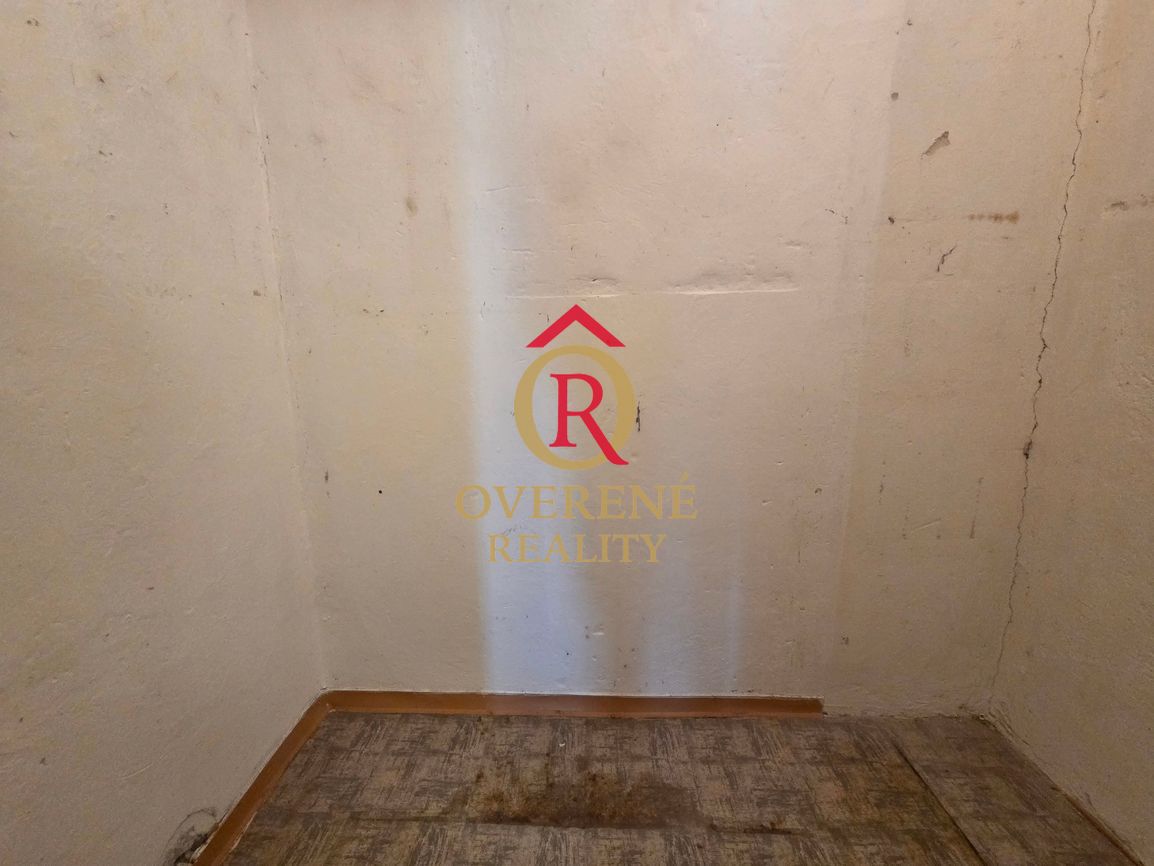 Na predaj veľký 3 izbový byt s komorou a 4 lodžiami v centre - 18