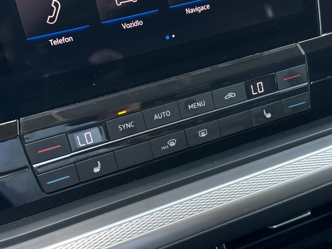 Volkswagen Touareg 3.0 TDi V6 4Motion Tiptronic - 18