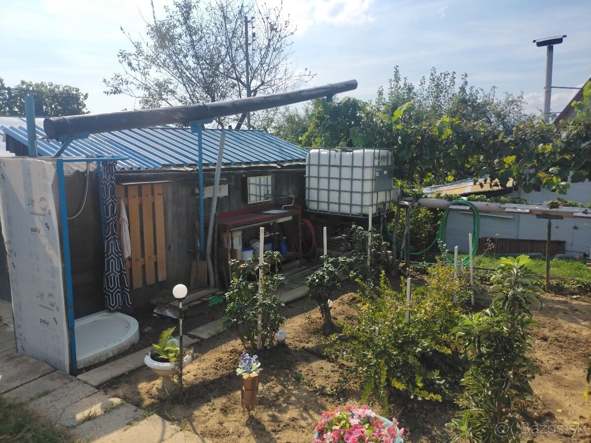 Záhrada s chatou Prievidza - 18