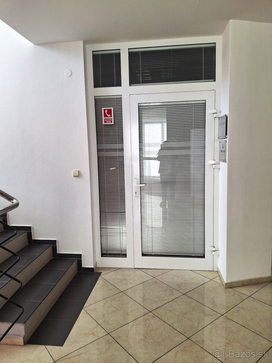 Prenájom kancelárskeho priestoru 78 m2 vhodný ako sídlo firm - 18