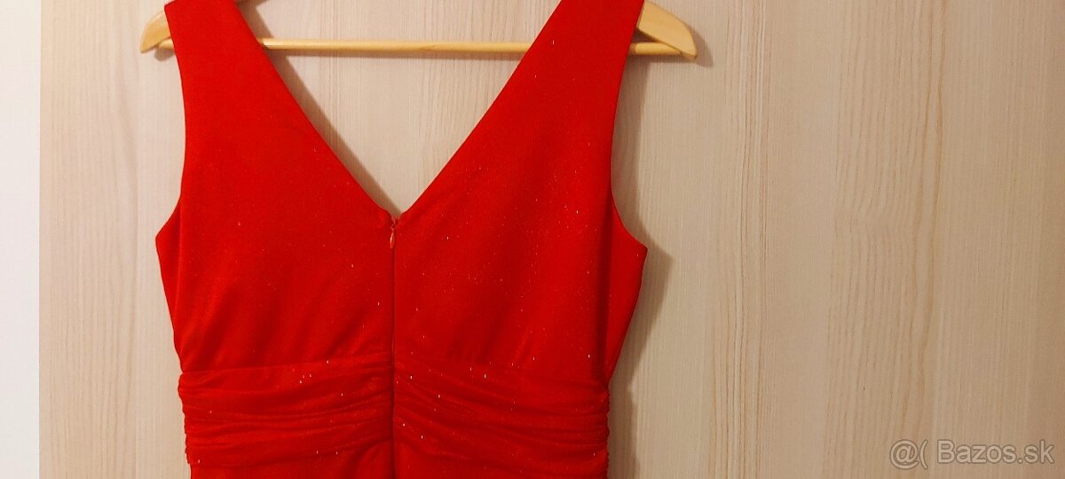 Krásne červené spoločenské šaty - 18