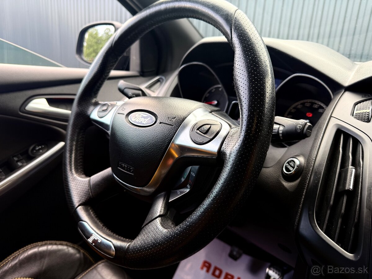 Ford Focus ST Recardo sedadla - 18