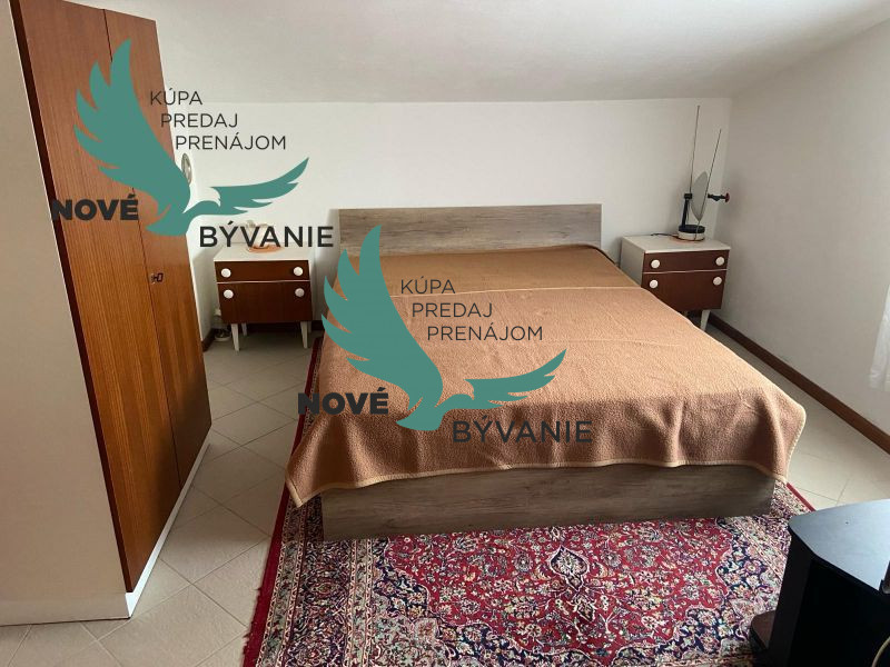 Dom s garážou na priestrannom pozemku len 300m od mora v Cho - 18