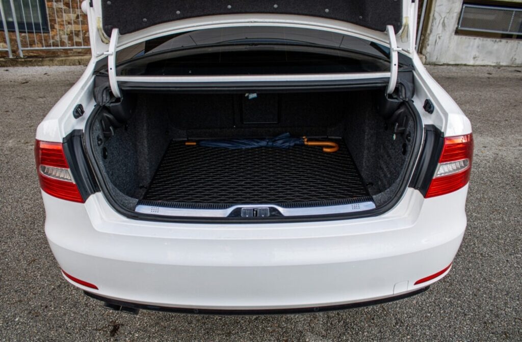 Škoda Superb 2.0 TDI CR 170k Elegance DSG - 18