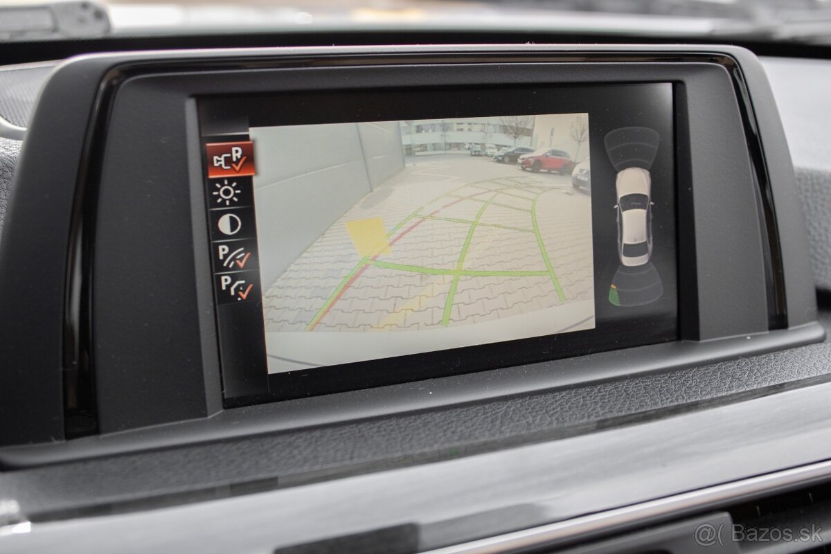 BMW 330i xDrive - 18