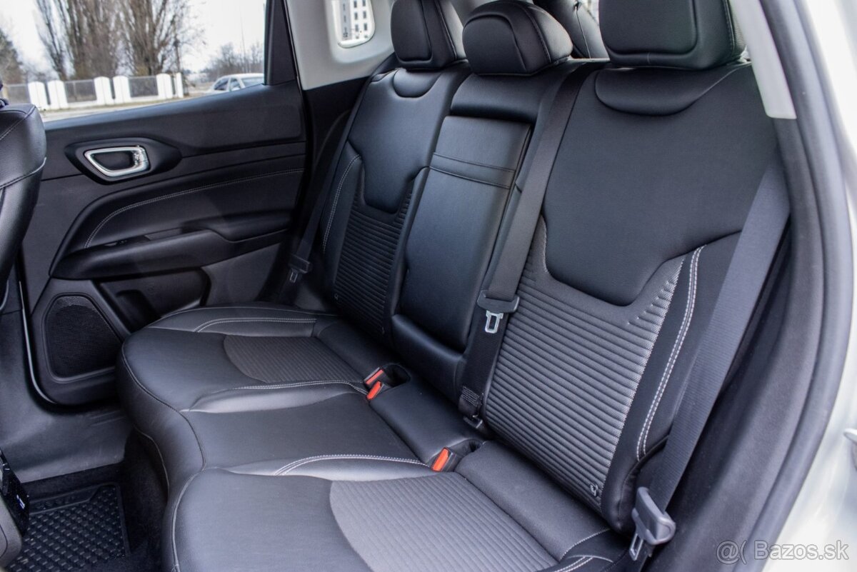 Jeep Compass 1.5 e-Hybrid Night Eagle II / NELAKOVANÉ - 18