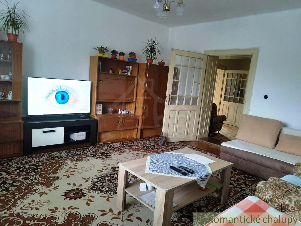 Gazdovský dom s dvomi prístupmi na 1310 m2 pozemku v Čate - 18