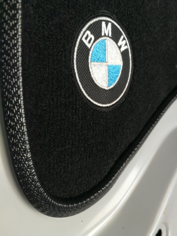 Predám tapacir zadnej kapoty na BMW Z3 - 18