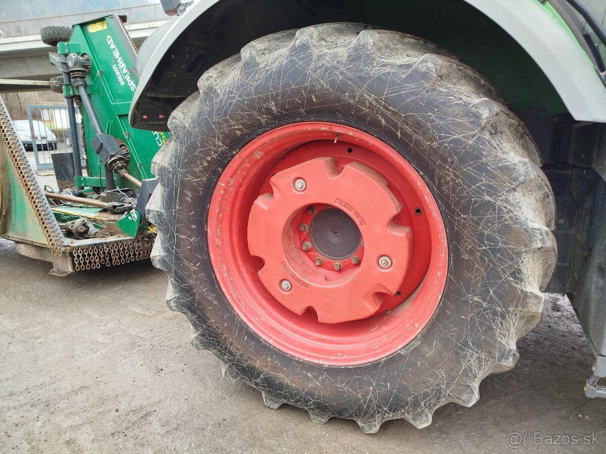 traktor FENDT 824 VARIO - 18