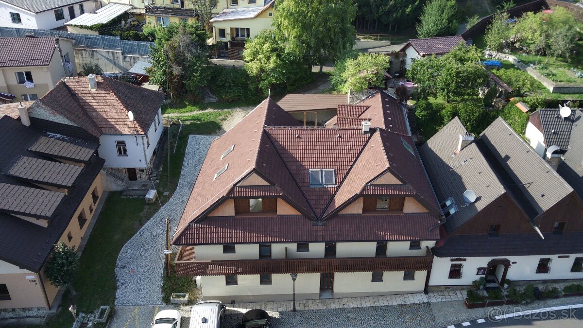 Na predaj 3-izbový podkrovný byt s loggiou v historickom cen - 18