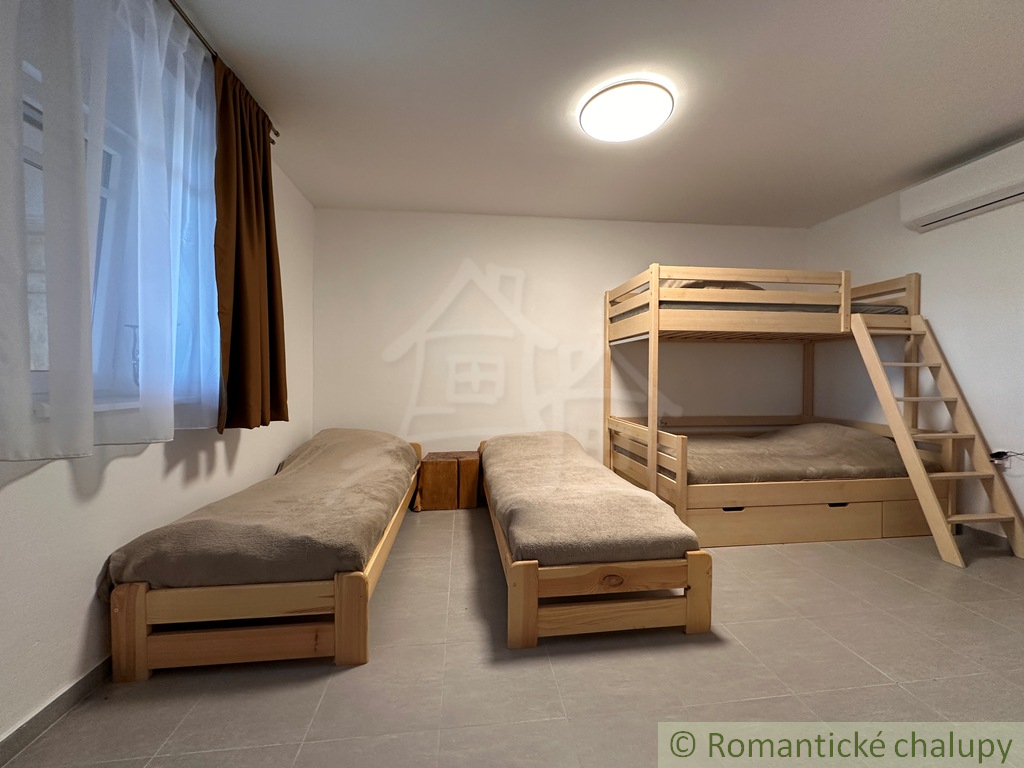 Vidiecky dom na samote s veľkým pozemkom na bývanie, chalu - 18