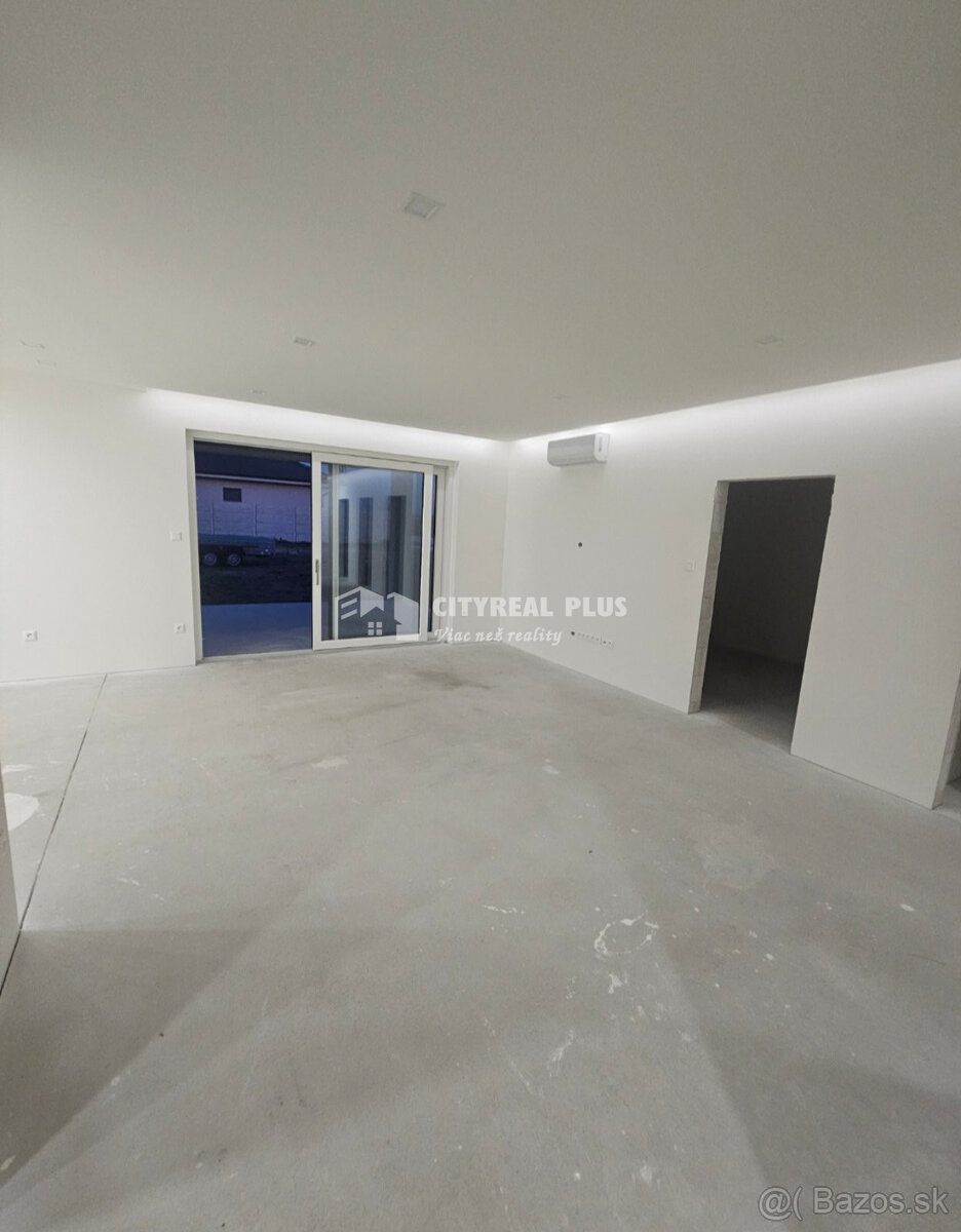 Na predaj 4 izbová moderná novostavba 15 km od Komárna obec - 18