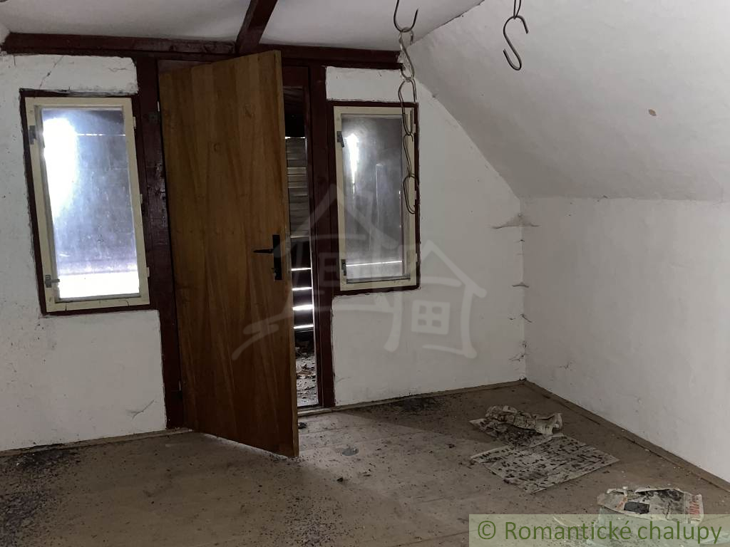 Dom na rekonštrukciu v chalupárskej obci Hačava. Nová cena - 18
