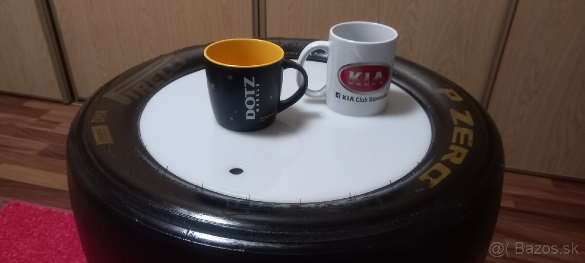 Stôl z pneumatiky formule 3000 - 18