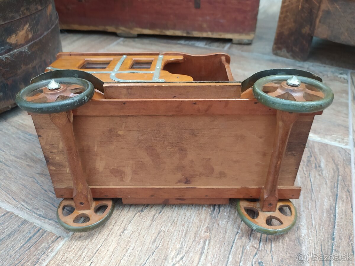 Zásobník na cigary drevené auto - 18