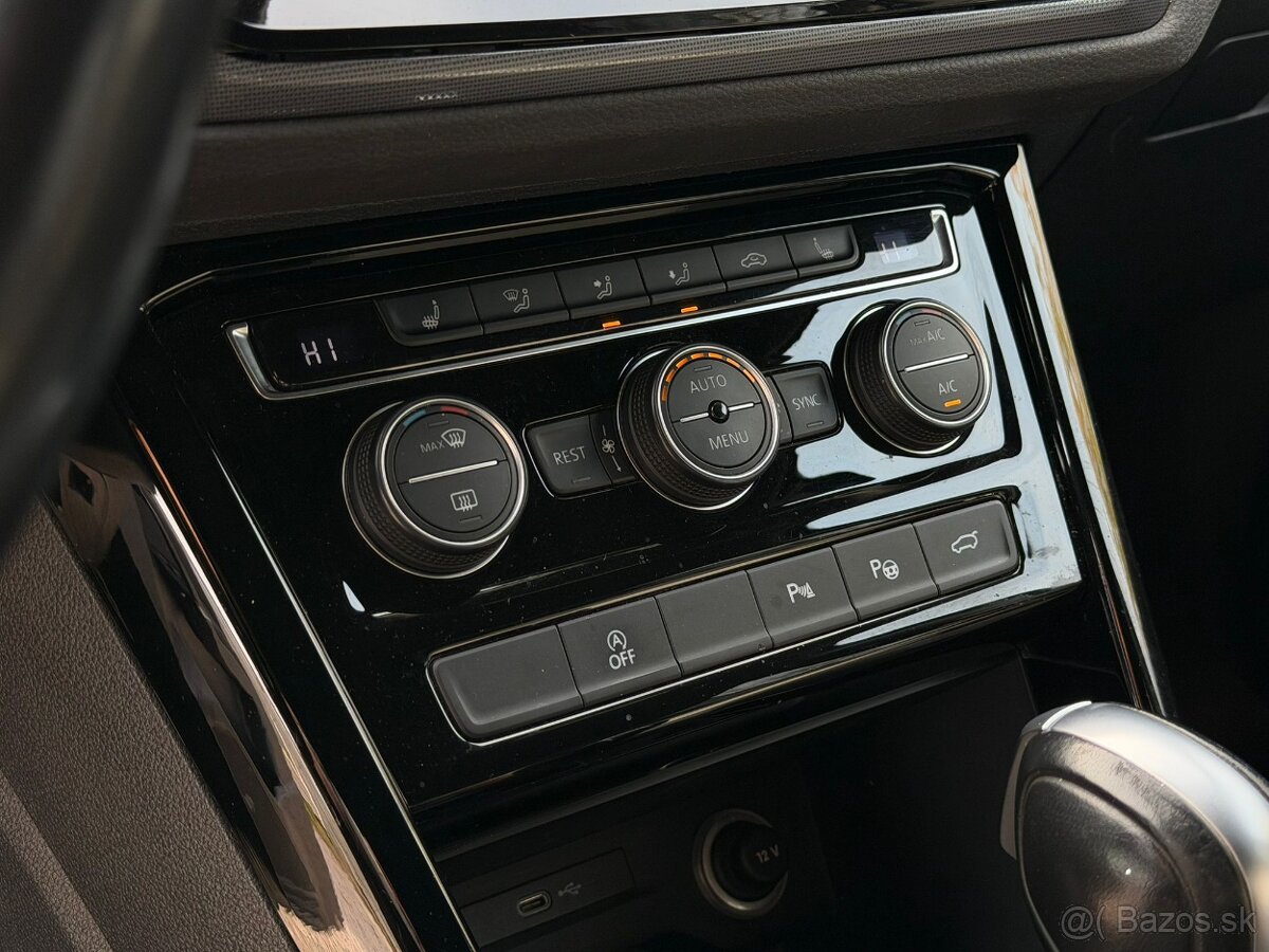 VW Touran R-Line, 7 místný DSG - 18