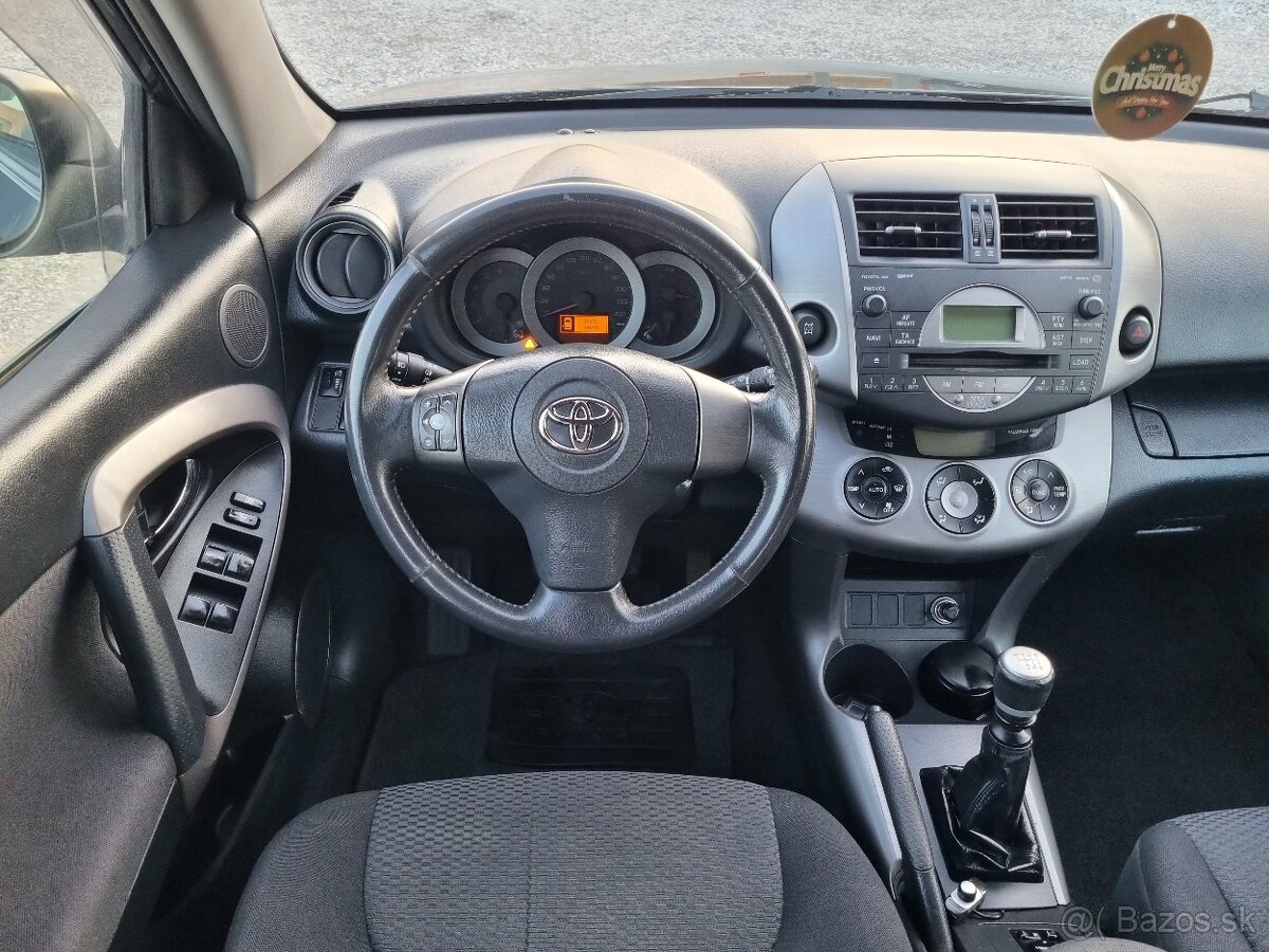 TOYOTA RAV4 2,2D4D 4x4 - 18