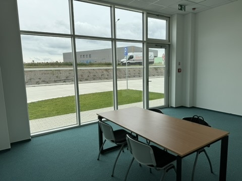 Prenájom nového priestoru 470m² s tepelnými čerpadlami v mes - 18